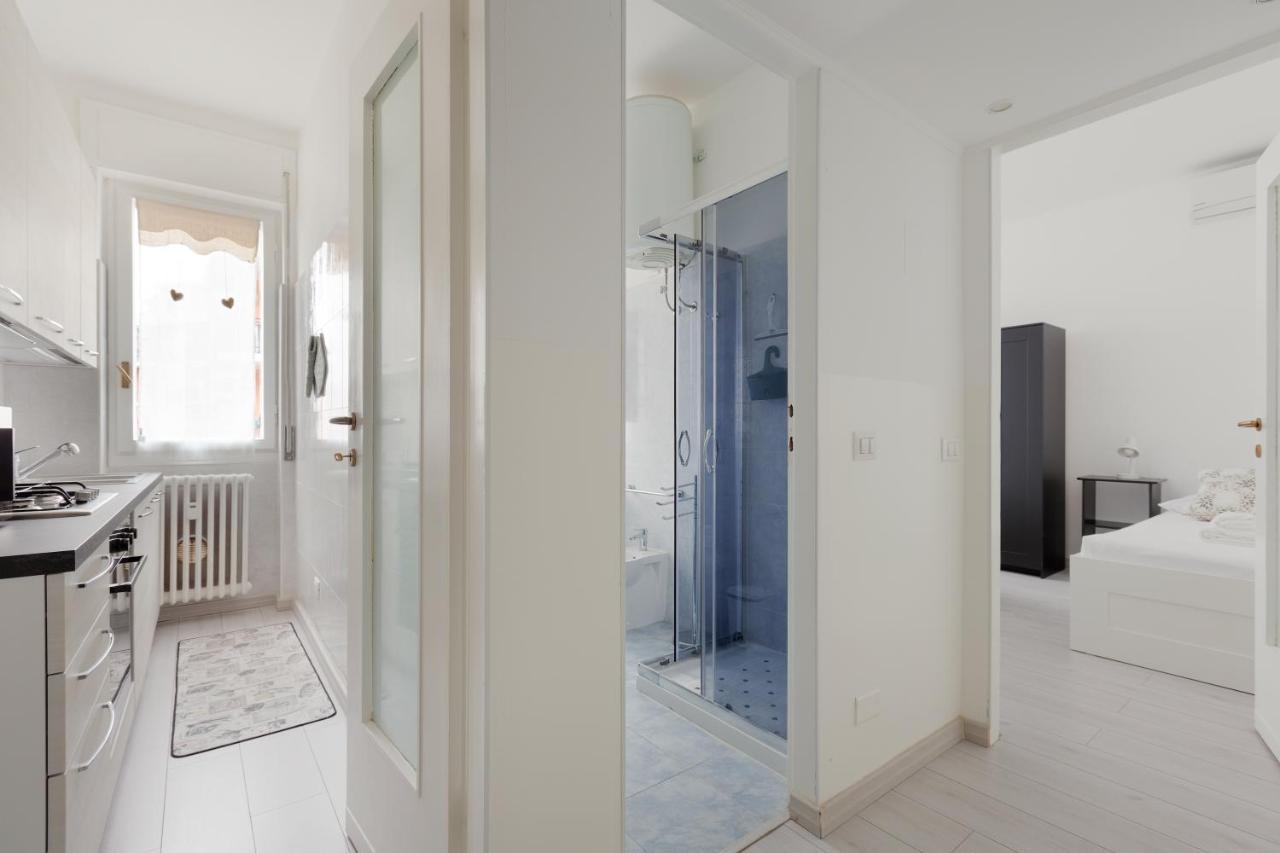 Apartment With Balcony -Bisceglie Red Line Subway Milán Exterior foto