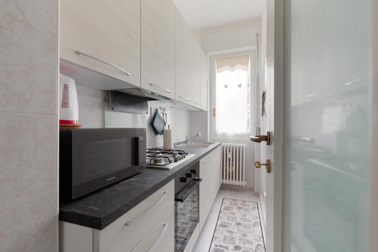 Apartment With Balcony -Bisceglie Red Line Subway Milán Exterior foto