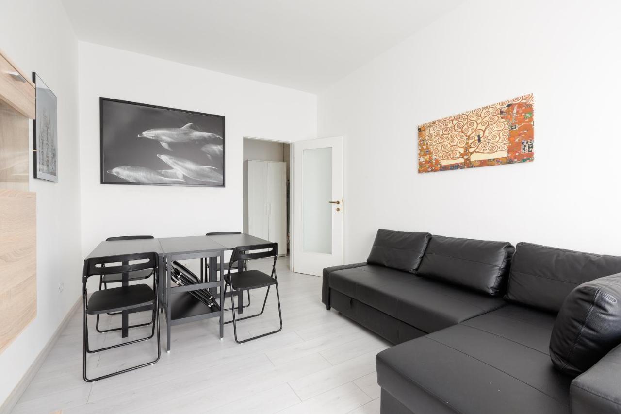 Apartment With Balcony -Bisceglie Red Line Subway Milán Exterior foto