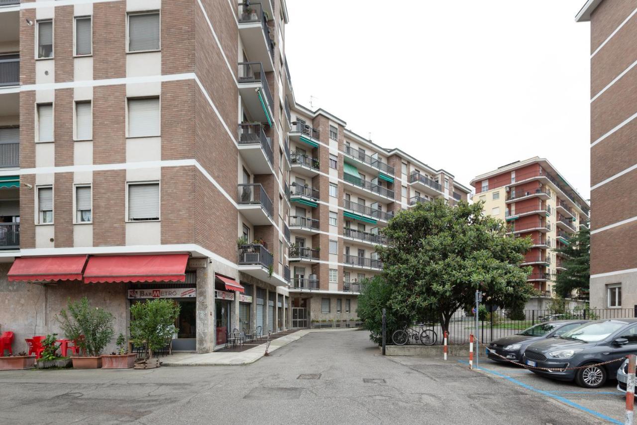 Apartment With Balcony -Bisceglie Red Line Subway Milán Exterior foto
