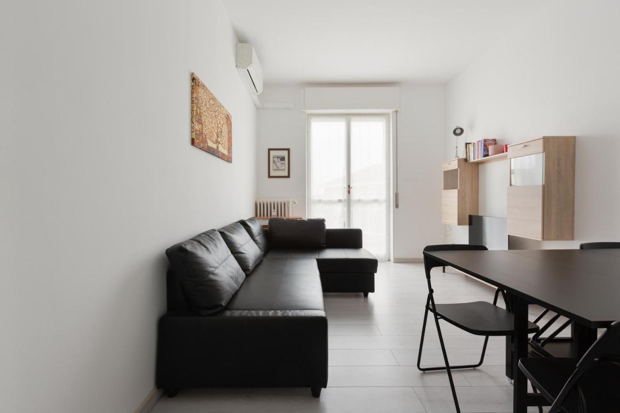 Apartment With Balcony -Bisceglie Red Line Subway Milán Exterior foto