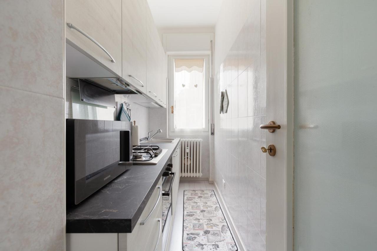 Apartment With Balcony -Bisceglie Red Line Subway Milán Exterior foto