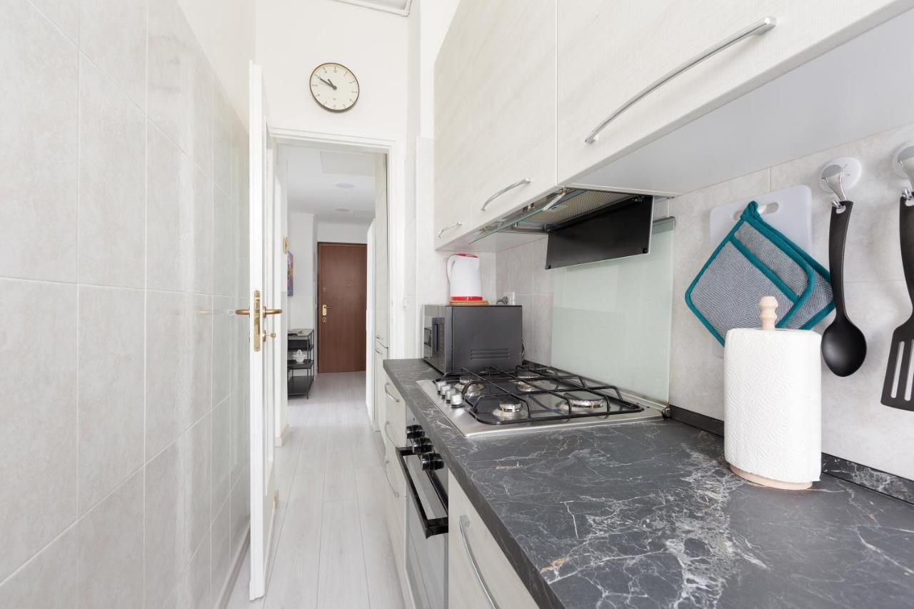 Apartment With Balcony -Bisceglie Red Line Subway Milán Exterior foto