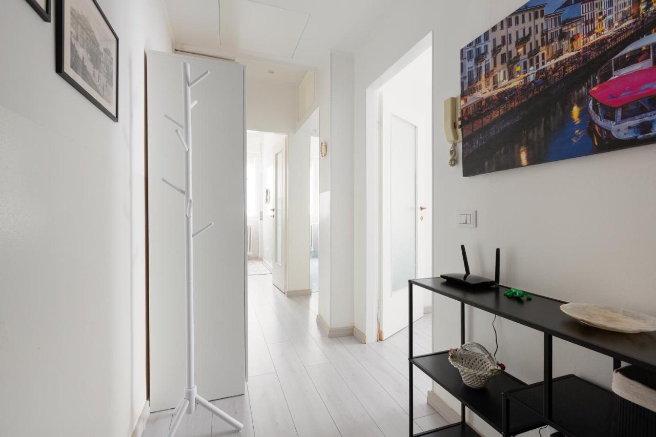 Apartment With Balcony -Bisceglie Red Line Subway Milán Exterior foto